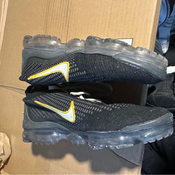 Nike Air VaporMax 2021 FK
Black University Gold - Picture 3 of 5